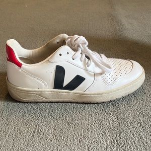Veja sneakers!